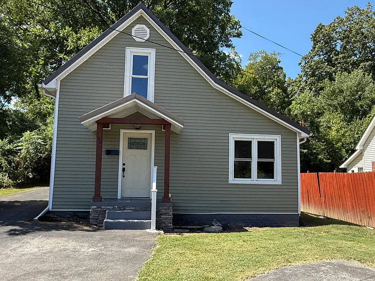 106 E Frazier Ave — Photo 1