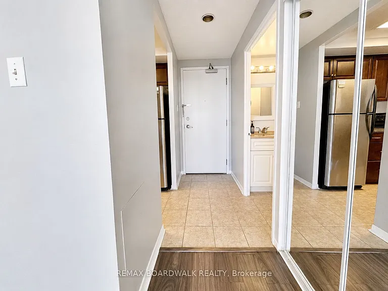 35 Holland Ave #907 — Photo 5
