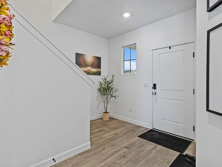1323 S Raintree Ln — Photo 5