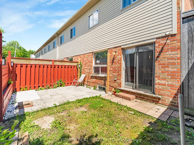 14 Redcedar Cres — Photo 33