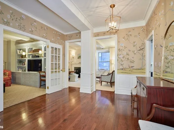 1070 Park Avenue image 1 of 11