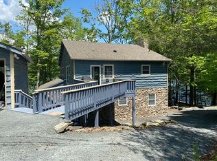 144 Waterfront Dr, Greentown, PA 18426