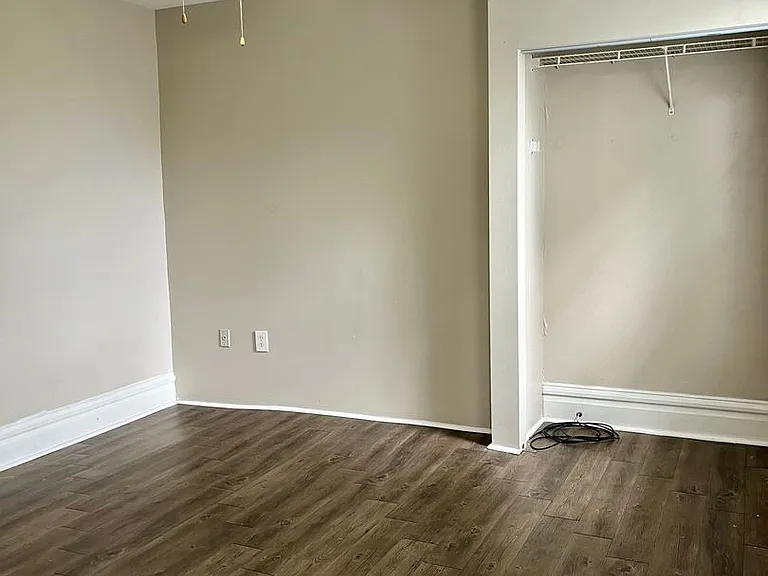 145 Meridan St — Photo 4