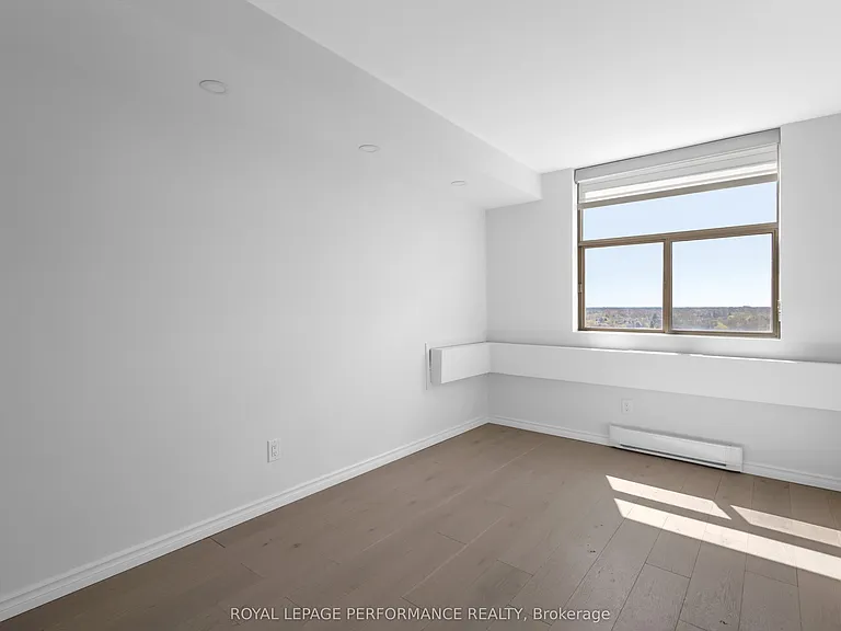2760 Carousel Cres #1606 — Photo 19