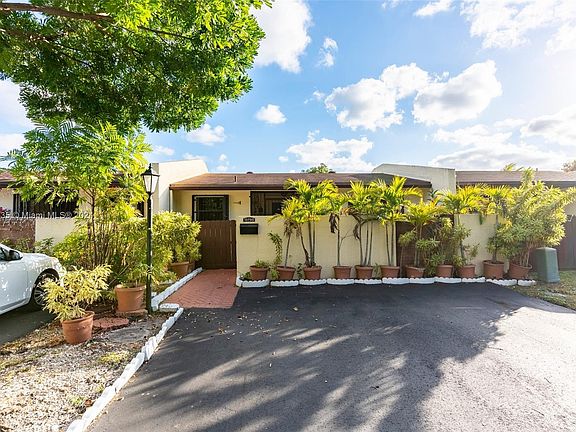 4th image of 13750 Kendale Lakes Dr