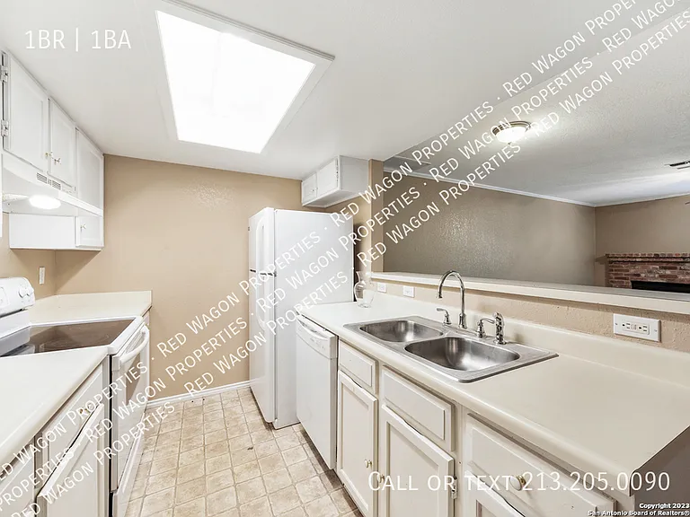 11610 Vance Jackson Rd #ROAD413 — Photo 8
