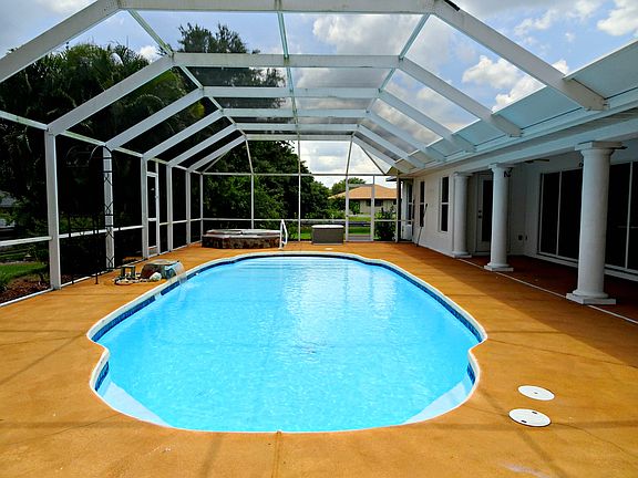 Private swimming pool 