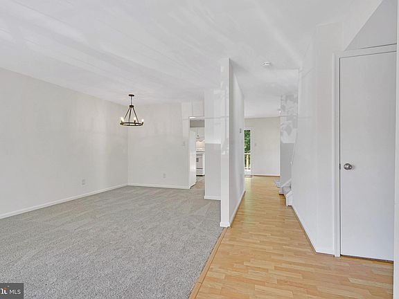 2nd image of 5518 Woodlawn Manor Ct
