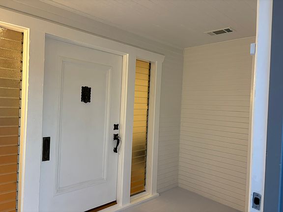 5th image of 2300 Hillcrest Dr