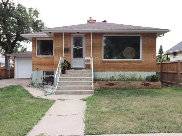 267 N 3rd St NW, Medicine Hat, AB T1A 6K8