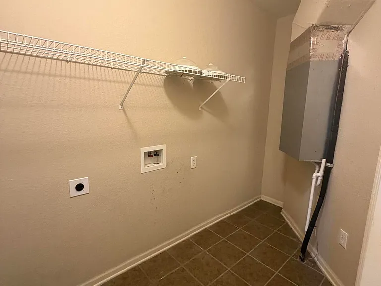 806 Baldwin Rowe Cir — Photo 41