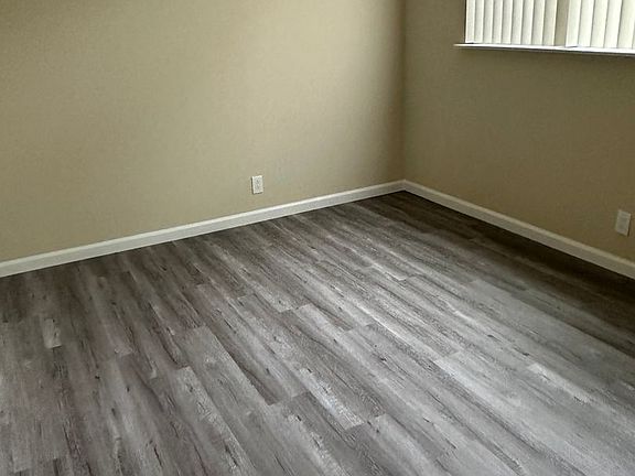 5th image of 1698 Ontario Dr #10