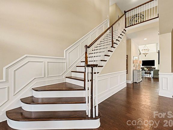 5th image of 15523 Lake Ridge Rd