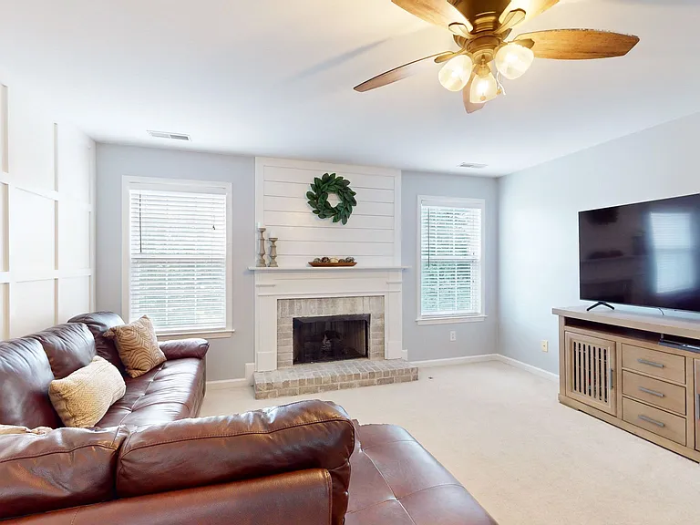 2259 Dewey Dr — Photo 16