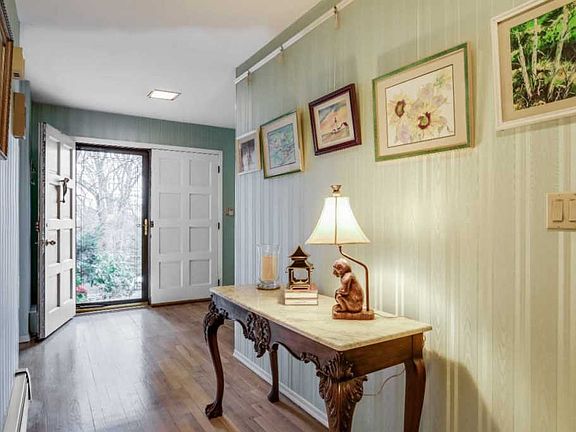 2nd image of 4 Seabreeze Ln