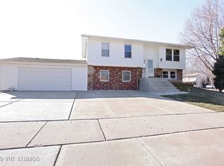 151 Mayer Ave, Wheeling, IL 60090