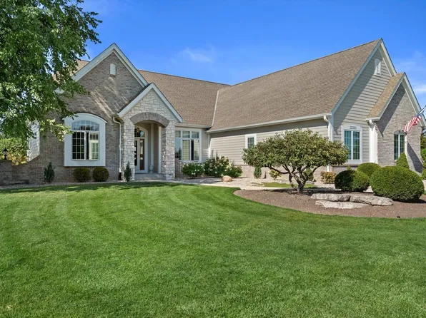 W275N8489 Twin Pine CIRCLE, Hartland, WI 53029