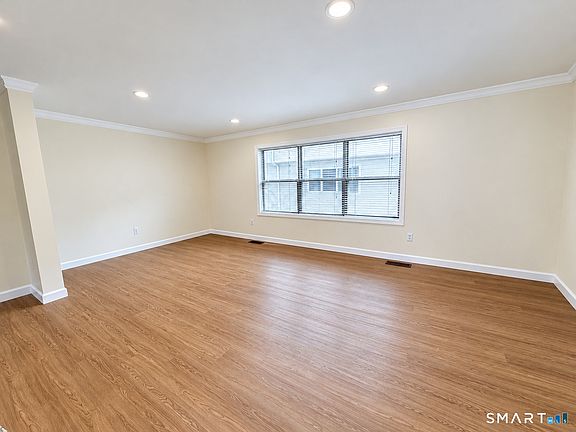 4th image of 5 Rockland Rd APT B4