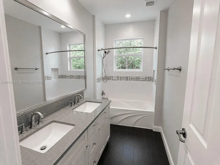 3424 Belmont Ter — Photo 31