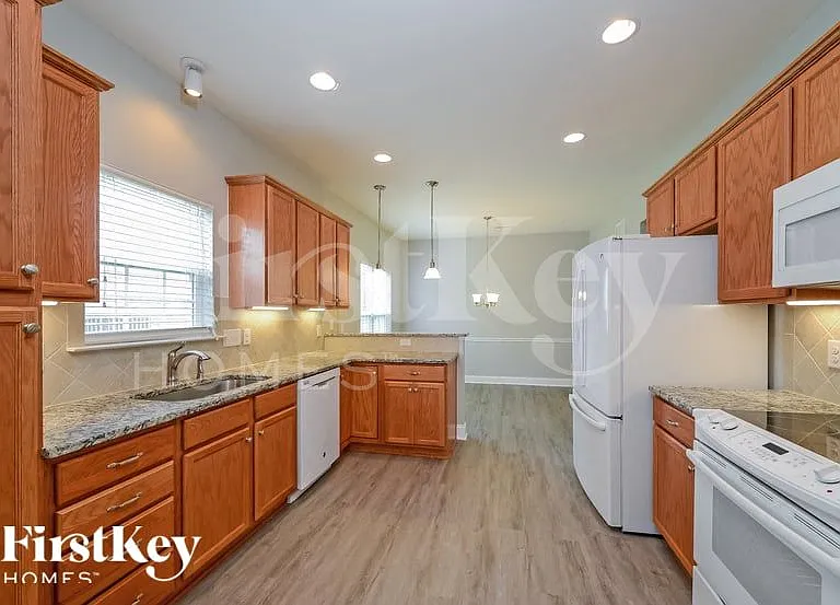 4960 Long Grove Dr — Photo 7