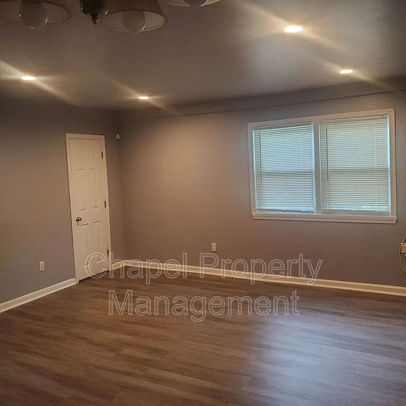 2 bed, 1.0 bath, 858 sqft, $1,200 — Photo 4
