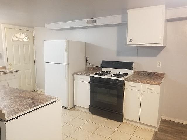 Gas stove/oven and refrigerator
