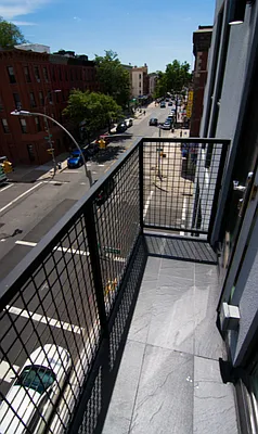 Rented by EXR | media 9