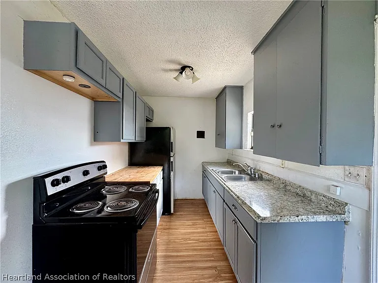774 Hibiscus St — Photo 2