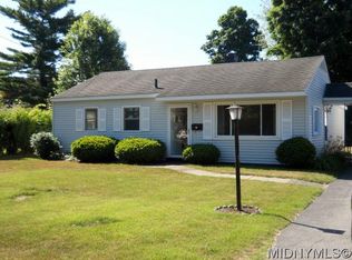 12 Larchmont Dr, New Hartford, NY 13413