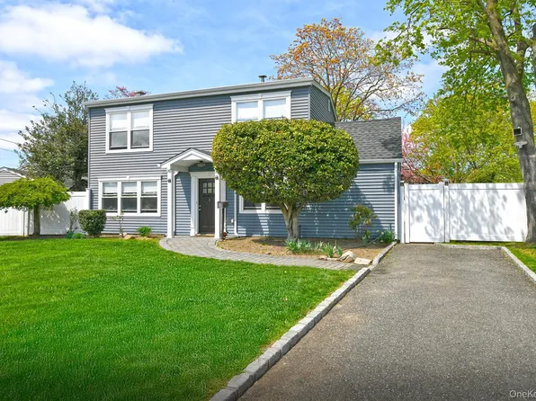 9 Bluejay Lane, Levittown, NY 11756