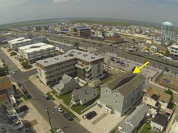 3rd image of 135 42nd St #W