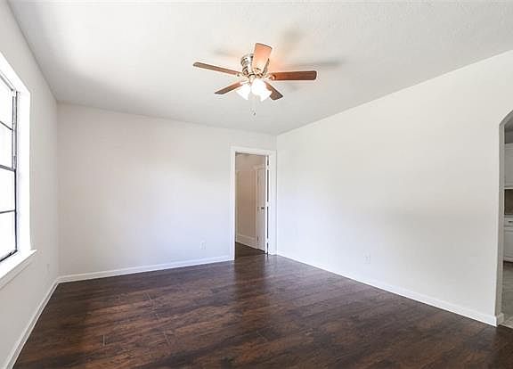 3rd image of 2922 Gardenia Dr