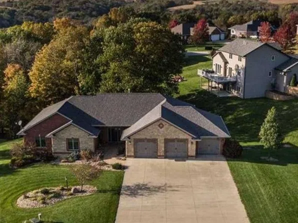 16869 Navarre Ct, Peosta, IA 52068