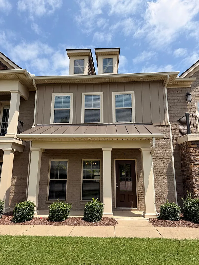 315 E. Clark Blvd (Cottages on Clark Townhomes HOA) — Photo 1