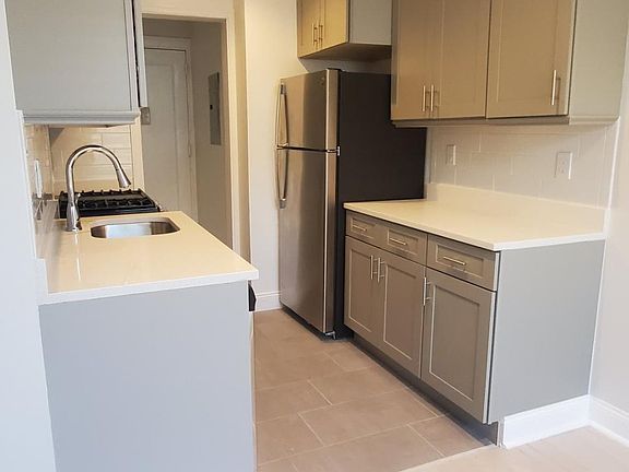 2nd image of 200 Martine Ave #1