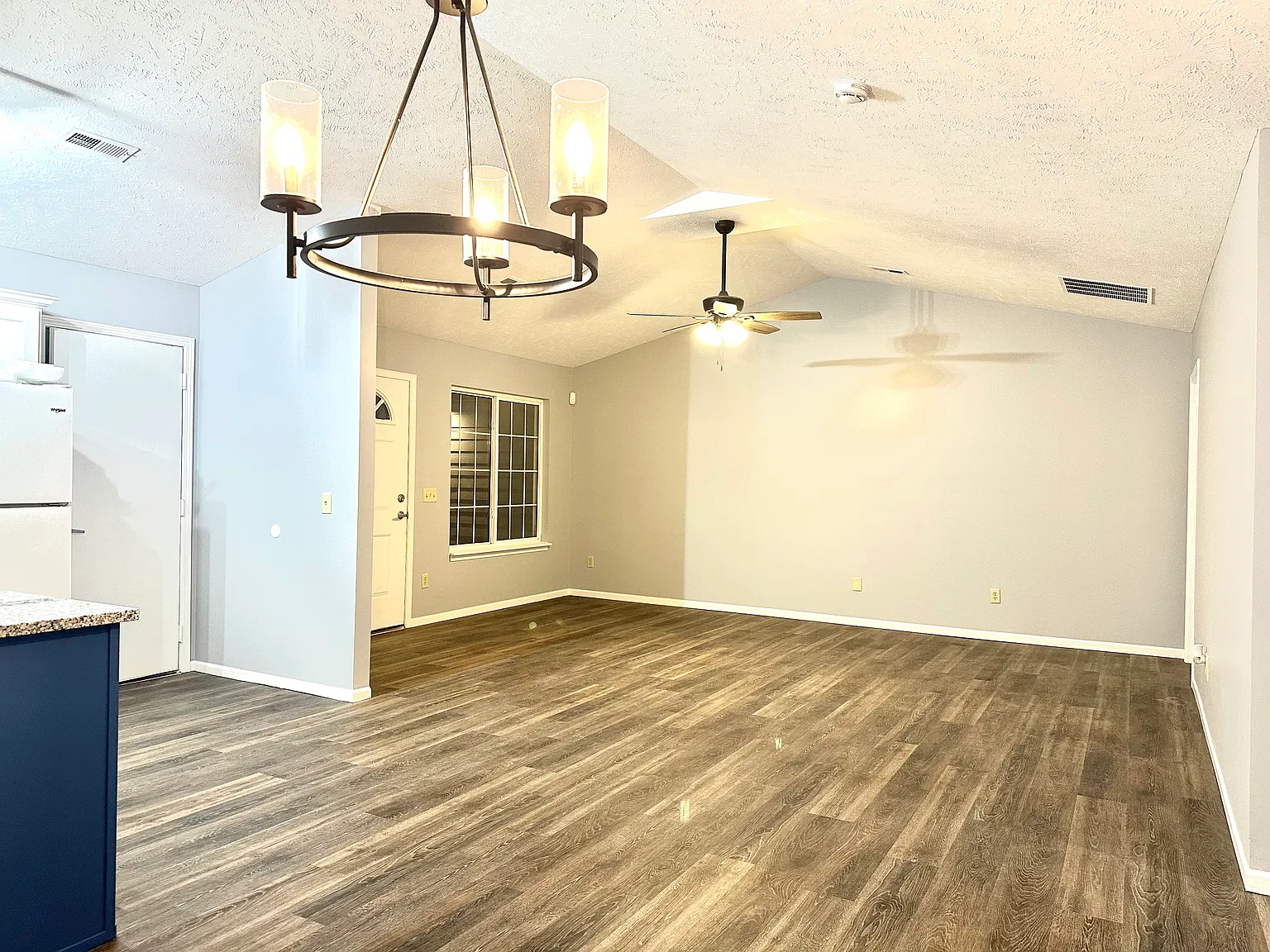 1406 Martin Ave — Photo 4