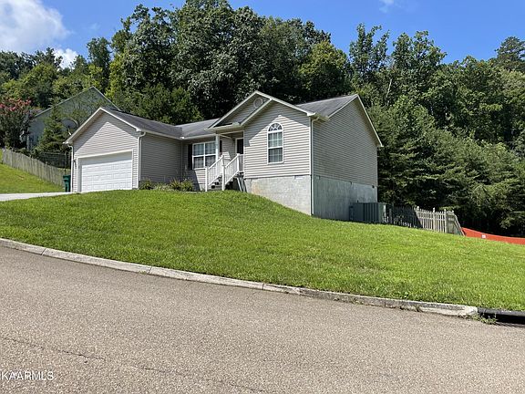 2nd image of 417 Dogwood Glen Ln