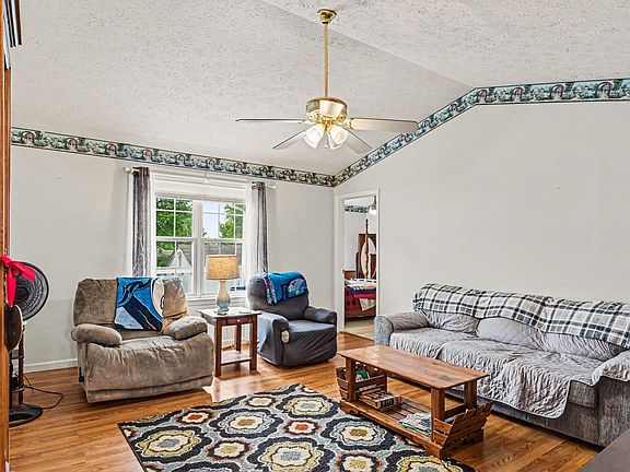 3rd image of 105 Brookside Point