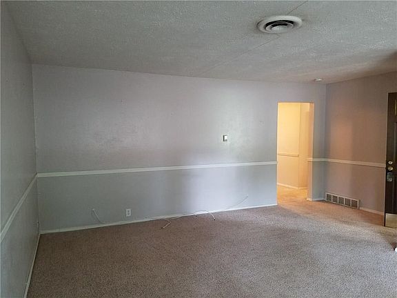 3rd image of 1133 Western Blvd