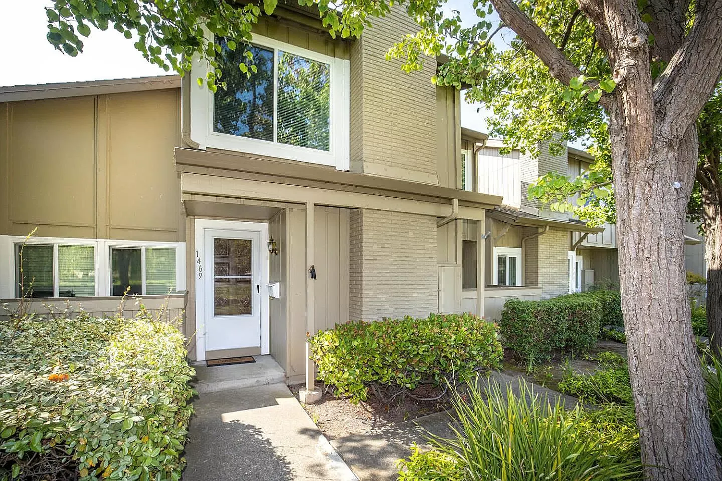4 bed, 1760 sqft, $6,500 — Photo 1