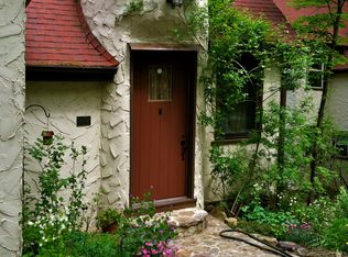 6 Mother Goose Vlg, Lookout Mountain, GA 30750