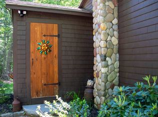 11 N Shore Rd, Chester, NH 03036