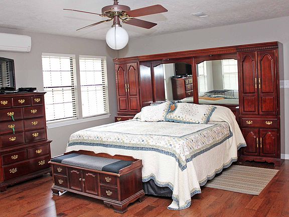 master bedroom 19'6" x 15'6"