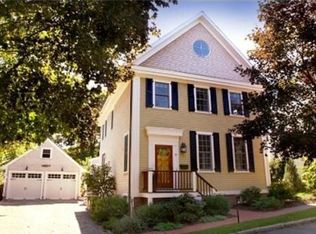 19 Ashland St, Newburyport, MA 01950