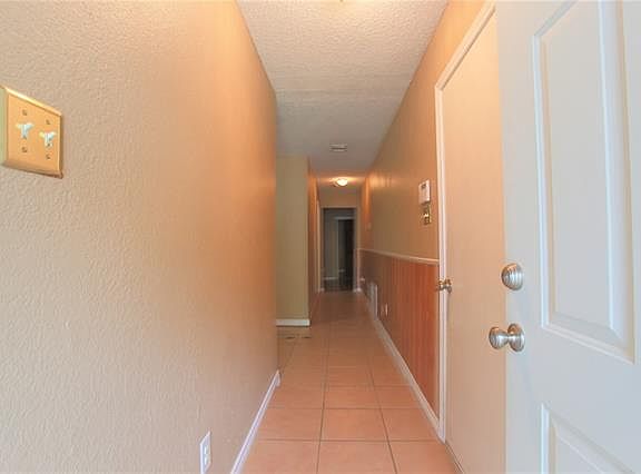 5th image of 914 E Broadway Ave