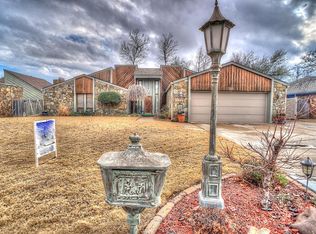 204 SE 27th St, Moore, OK 73160