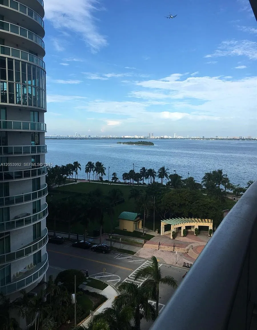 Aria On The Bay Condo — Photo 3