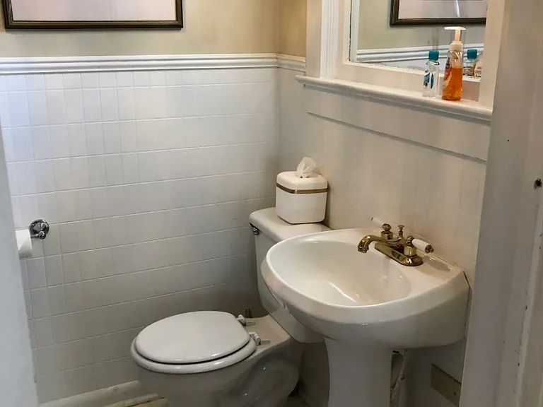 824 University Ave — Photo 46