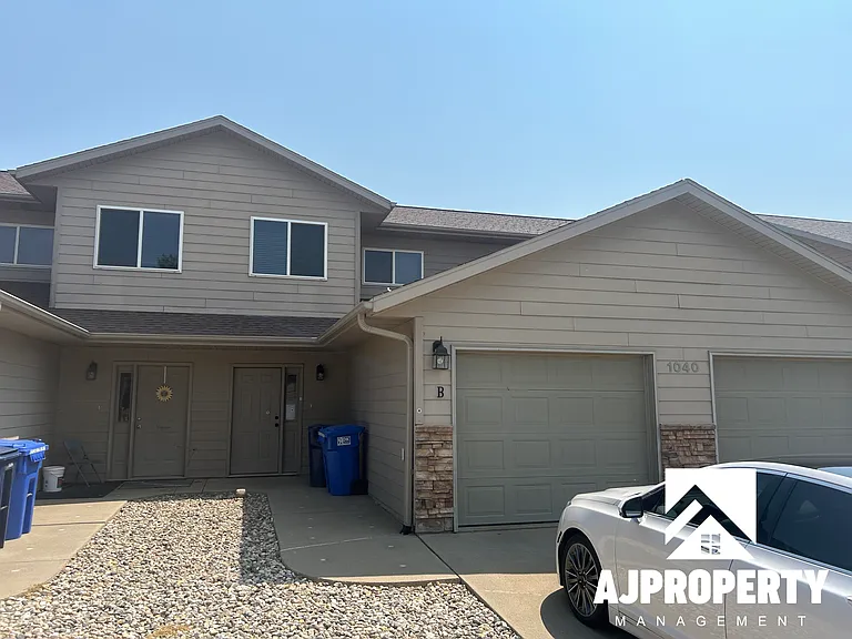 1040 N Main Ave #B — Photo 1