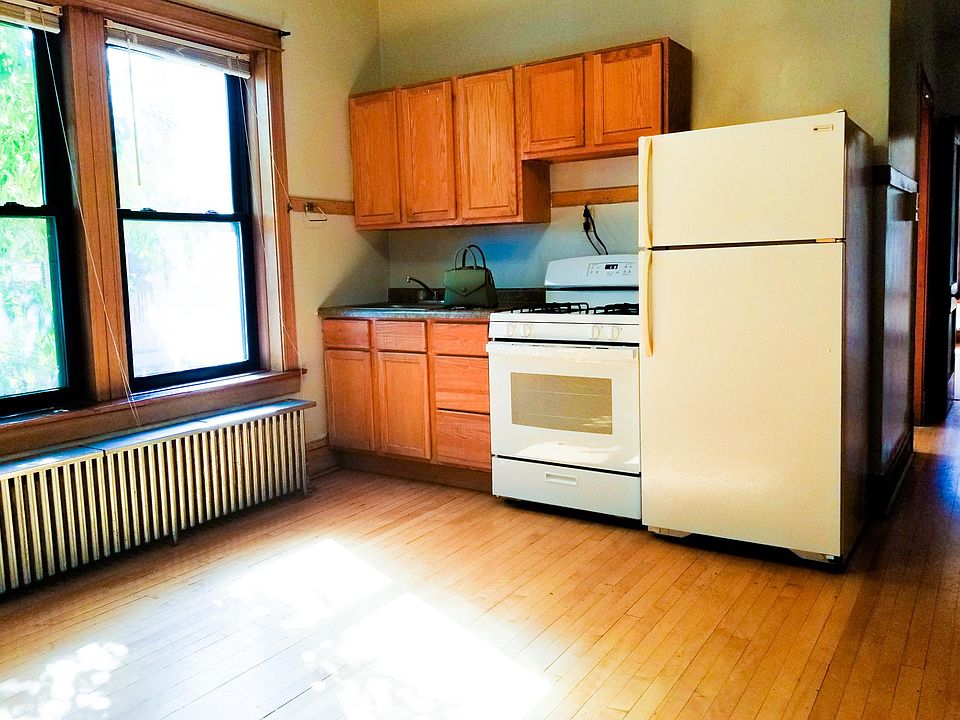 1st image of 2101 N Leavitt St #1